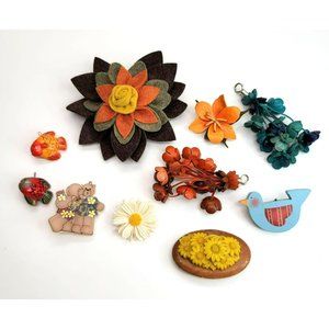 Vintage Pin and Pull Collection 10 Item Lot Felt Metal Plastic Leather CT500